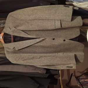 Paul Frederick black and white herringbone blazer with black buttons 50R.